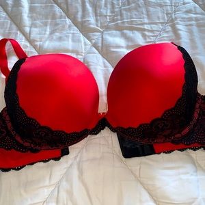 Gently Used Torrid bra 44 D / matching red undies